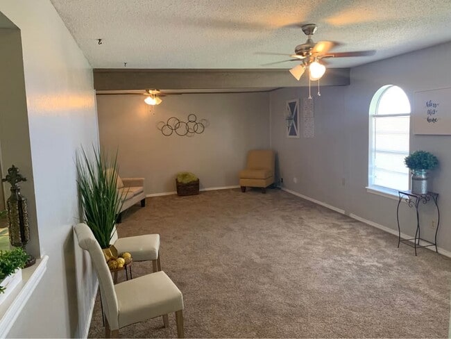 Building Photo - 5410 Clark Dr