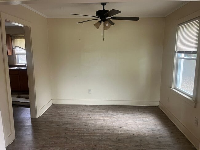Building Photo - 2 Bed, 1 Bath House