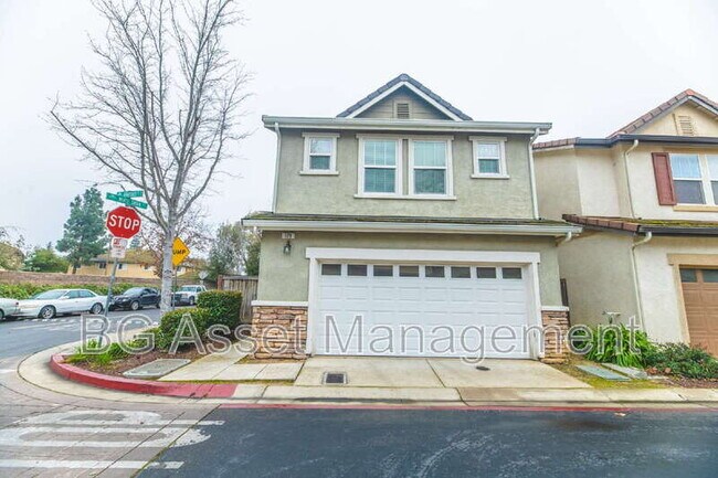 Building Photo - 128 Kingfisher St