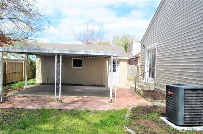 Building Photo - Colonial Heights