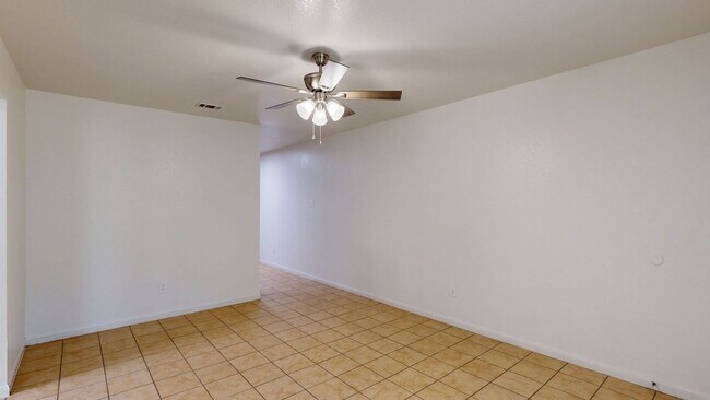 Building Photo - $950 + 2 WEEKS FREE RENT!!!