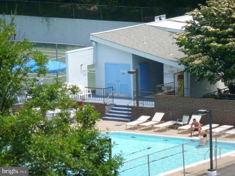 Building Photo - 3800 Powell Ln