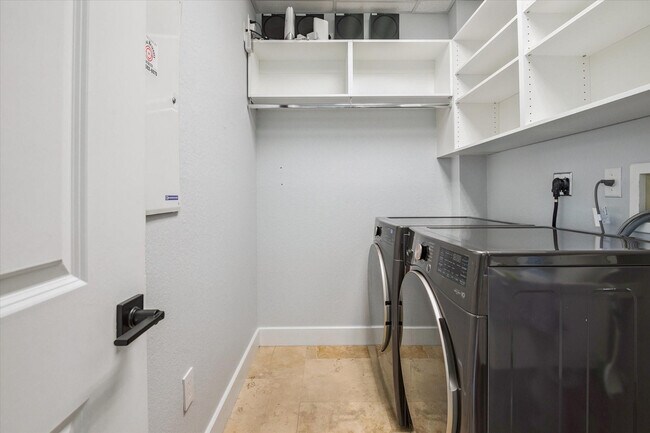 Building Photo - 55 Isle of Venice Dr