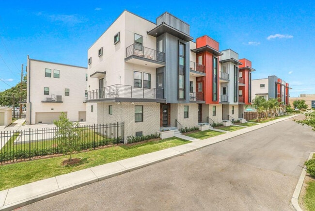 Building Photo - 3737 Bienville Ave