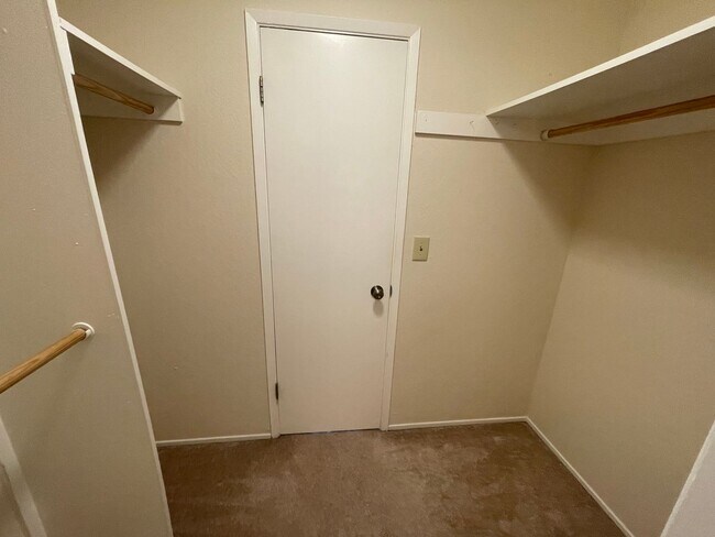 Building Photo - View of the Bay, Studio Condo Available No...