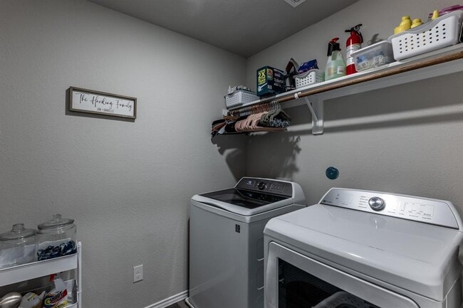 Building Photo - 306 Pecos Dr