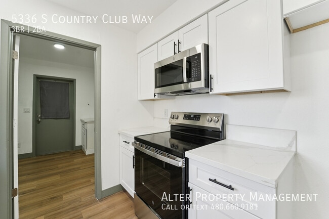Building Photo - 5336 S Country Club Way