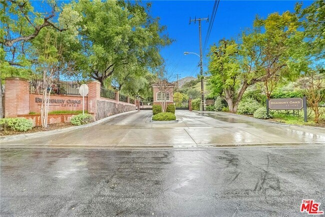 Building Photo - 222 El Cielo Ln