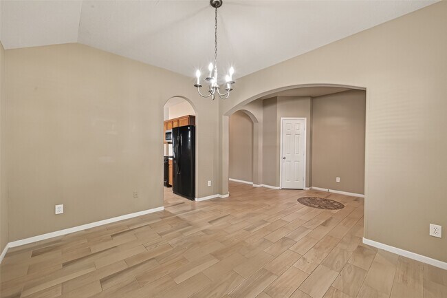 Building Photo - 926 Dracena Ct