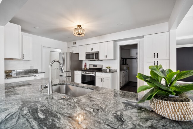 Building Photo - 41831 Glen Arbor St