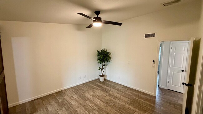 Building Photo - 3761 E Dulciana Ave