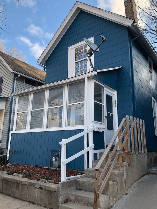 Building Photo - 347 Maple Blvd