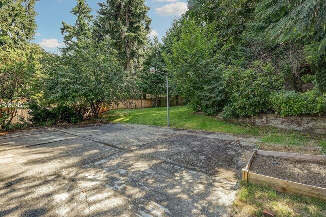 Building Photo - 3bd/2.5ba Bellevue Home