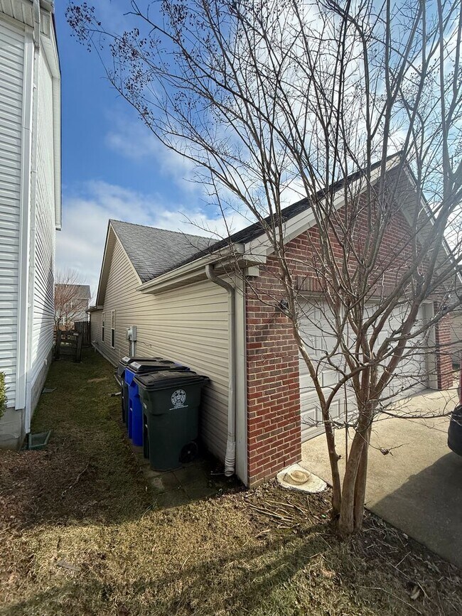 Building Photo - Charming 3-bedroom, 2-bathroom home located in the vibrant city of Lexington