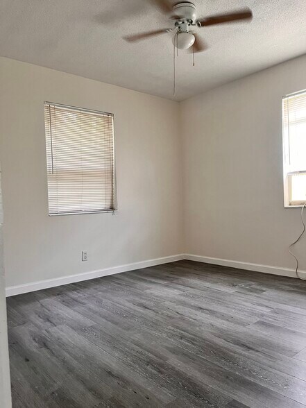 Building Photo - 384 Avenue N