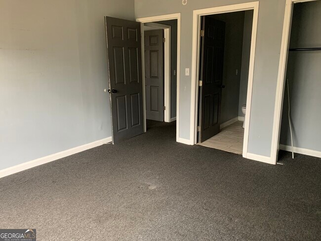 Building Photo - 95 Willowick Dr