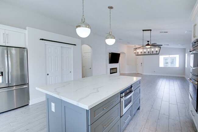 Building Photo - SINGLE STORY 4 BEDROOM IN GATED COMMUNITY