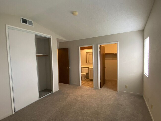 Building Photo - 369 Limerick Way