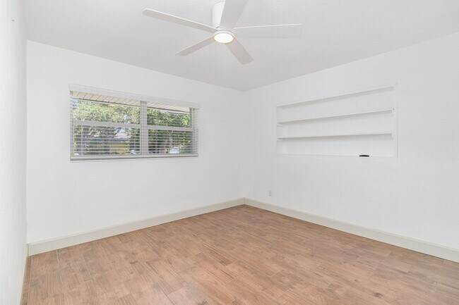 Building Photo - 2157 Barracuda Ave
