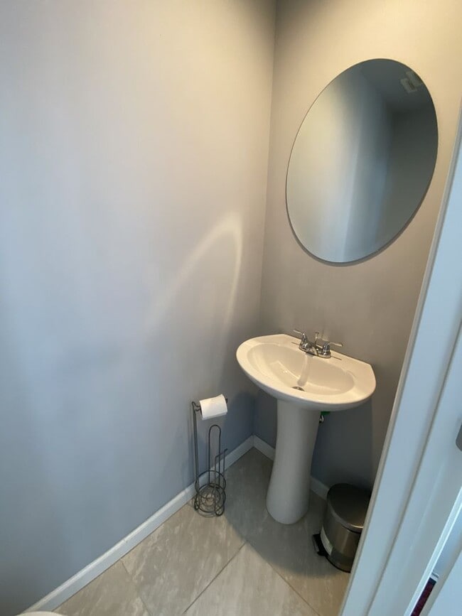 Building Photo - 5706 Warrington Ave