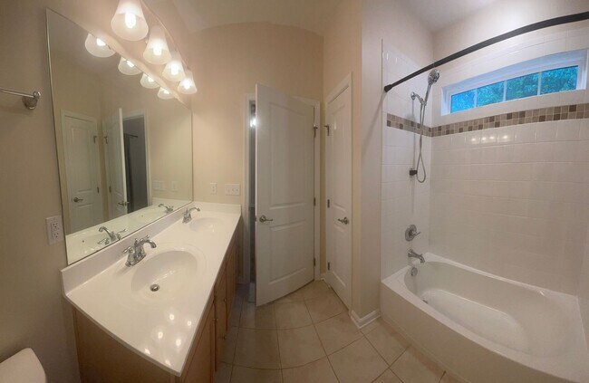 Building Photo - Beautiful home in Clearfield Oaks