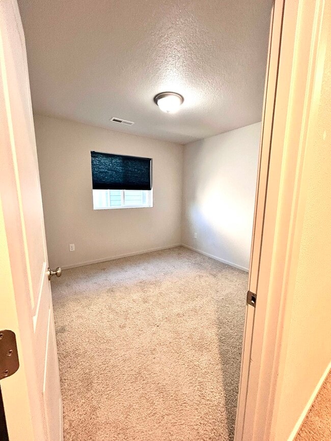 Building Photo - 11727 NE 22nd Way