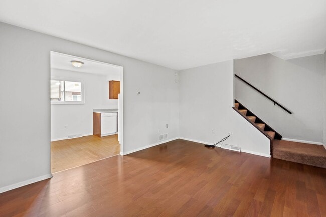 Interior Photo - 1567 - 1569 Cathell Road