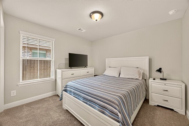Building Photo - 2605 Golden Palms Ln