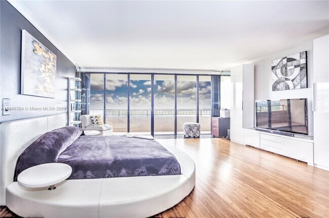 Building Photo - 11113 Biscayne Blvd