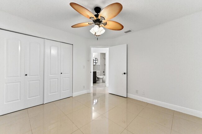 Building Photo - 5421 Helene Cir
