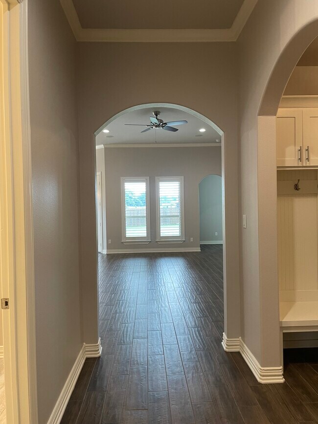 Building Photo - 3900 Gable Crest Ln