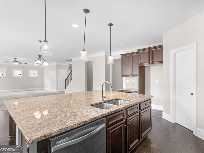 Building Photo - 185 Regency Pl