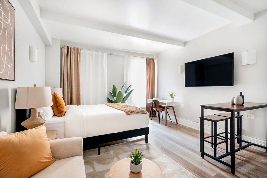 Building Photo - 240 W 73rd St