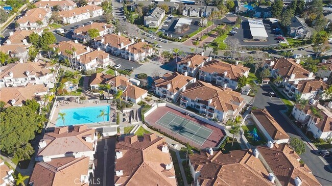 Building Photo - 405 Ribbon Beach Way