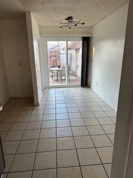 Building Photo - 1131 Cero Ct