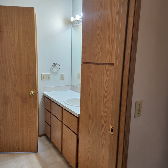 walk thru Bath - 3603 Michelle Ln