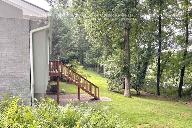 Building Photo - 246 Sandra Dr NW