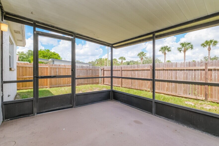Building Photo - 10147 Cedar Dune Dr