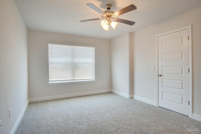 Building Photo - 2495 Cliff Hollow Cir