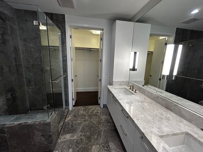 Building Photo - Charming 1BR 1BA Apartment w/ Pool & Gym in Downtown Austin