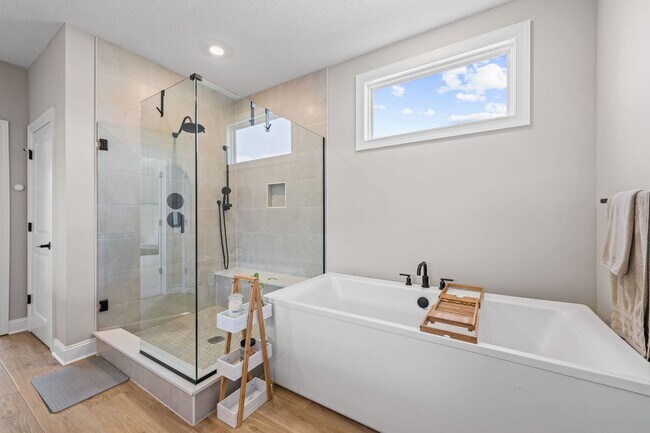 Building Photo - Modern Luxury!  Lakes of Orange Single family home