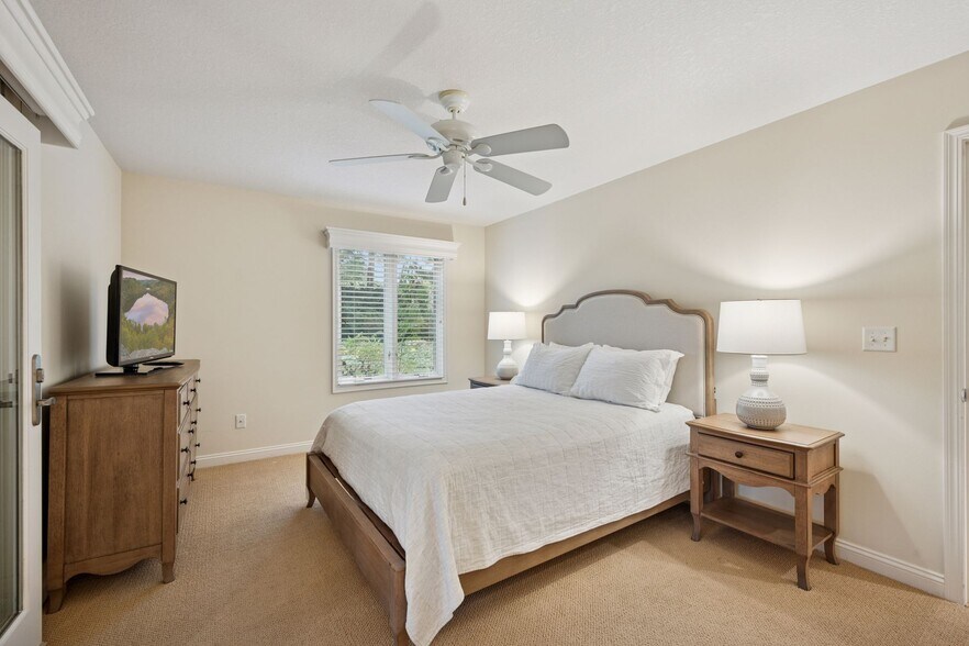 Primary bedroom - 145 Holly Ln N