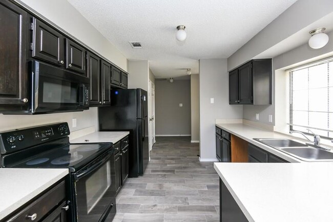 Building Photo - 1408 Sheffield Ct