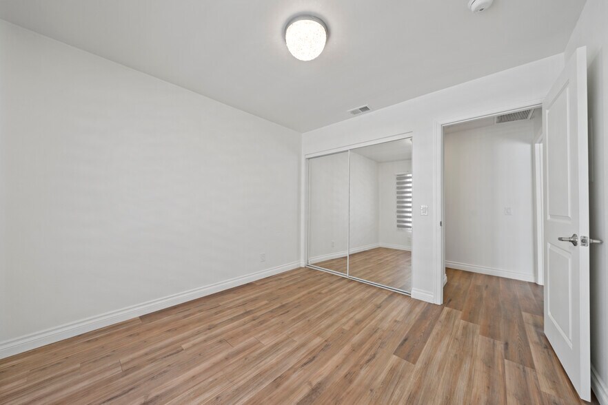 Building Photo - 12411 Osborne St