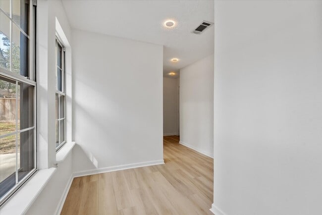 Building Photo - 20 Woody Creek Dr