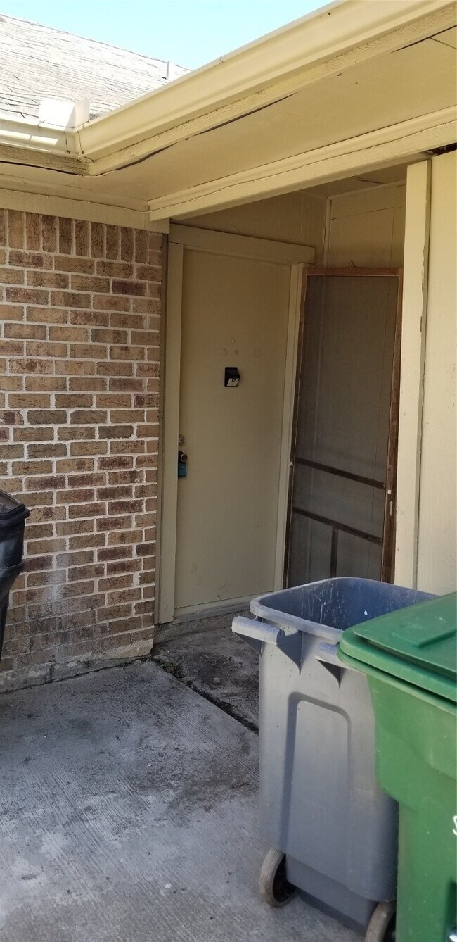 Building Photo - 10822 Lynbrook Dr