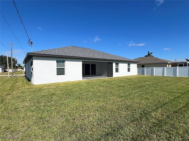 Building Photo - 1422 SW 10th St