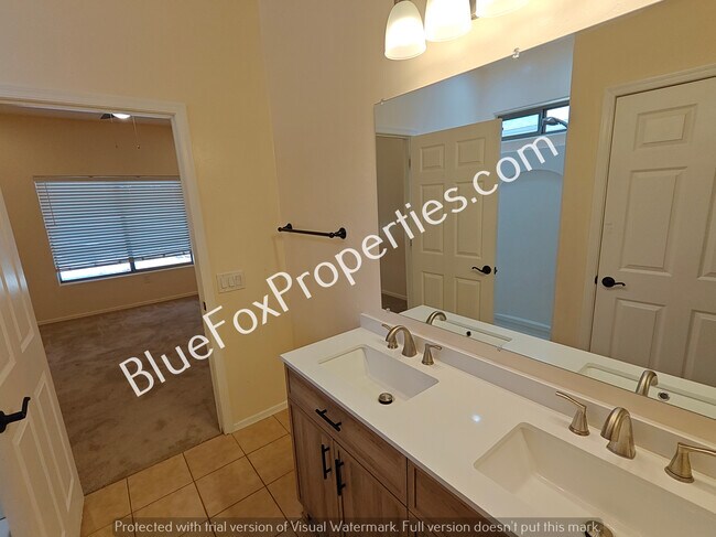 Building Photo - 6621 S De Concini Dr