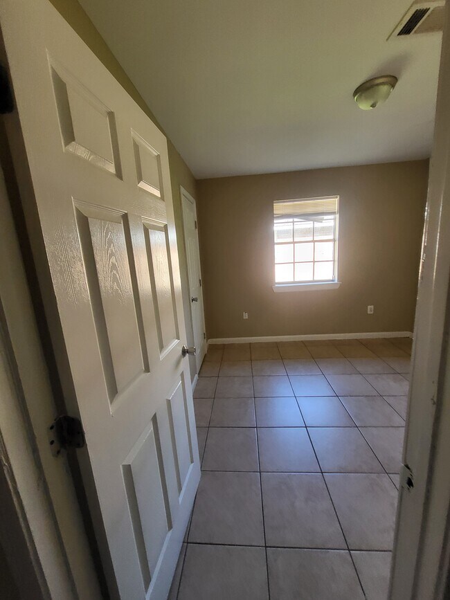 Building Photo - 10112 El Scott Ave