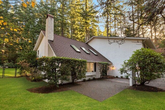 Building Photo - Stunning Private AIR CONDITIONED Dream Home in Coveted Bridal Trails